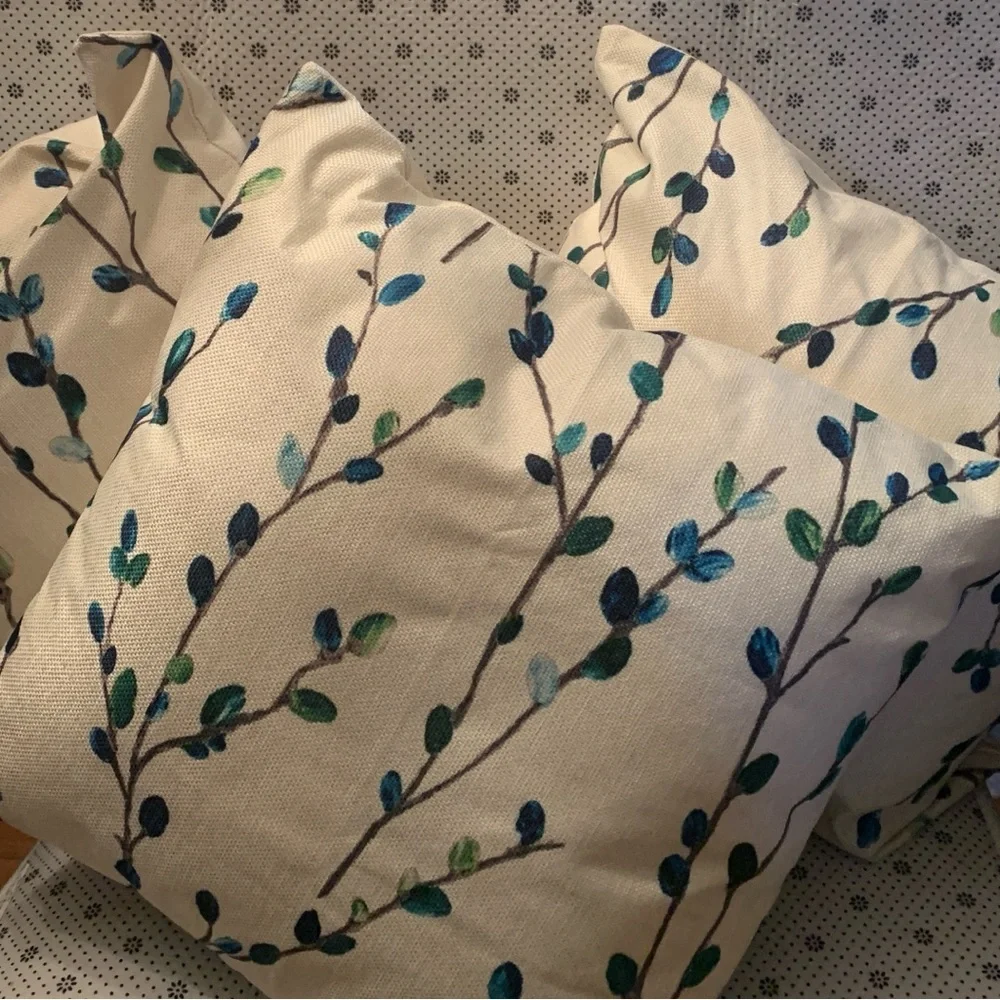 Three beautiful zip pillow cases sold as set of three. - Picture 2 of 5